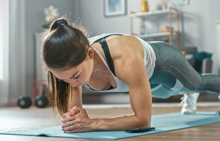 Lady exercsing, planking